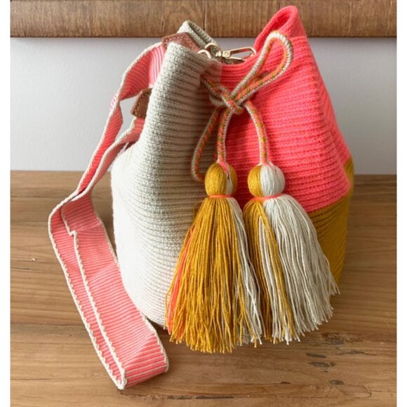 Original Colombian Wayuu Mochila Bucket Bag - Picture 2 of 7
